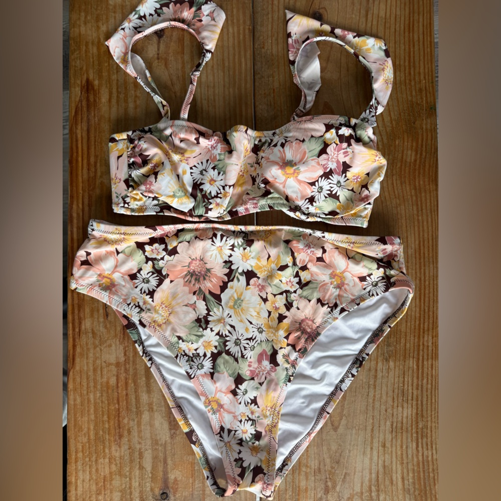 Shade & Shore Women's Size 34C Ruffle Strap Bikini Top Size L High Wasted Bottom